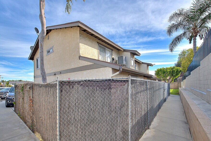 275-299 Monte Vista St, La Habra, CA à vendre - Photo du bâtiment - Image 3 de 128