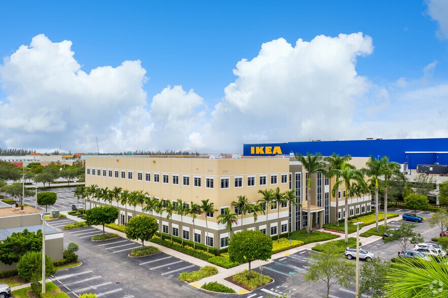 11430 NW 20th St, Miami, FL à louer - Photo du bâtiment - Image 2 de 5