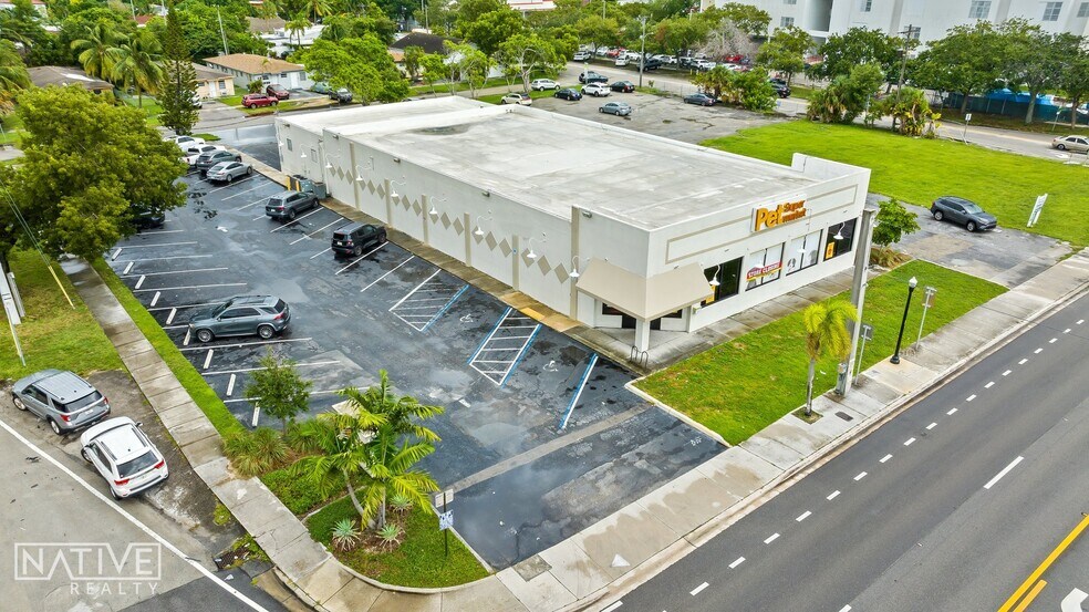 2111 N Federal Hwy, Hollywood, FL à louer - Photo du bâtiment - Image 2 de 18