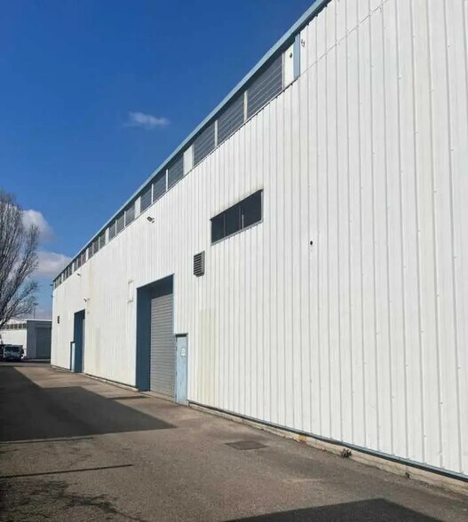 5 Avenue Karl Marx, Vaulx-en-Velin à louer - Photo du bâtiment - Image 2 de 8