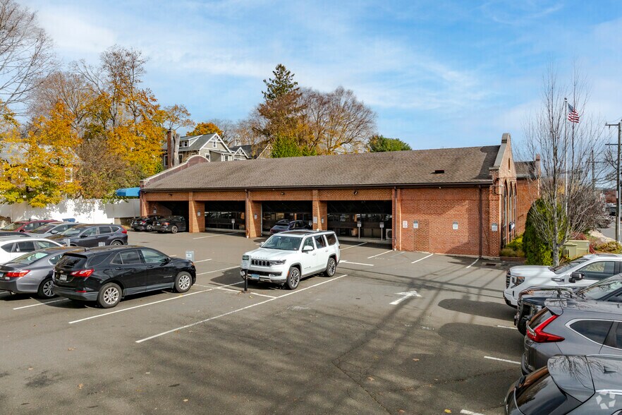199 Elm St, New Canaan, CT for sale - Building Photo - Image 2 of 35