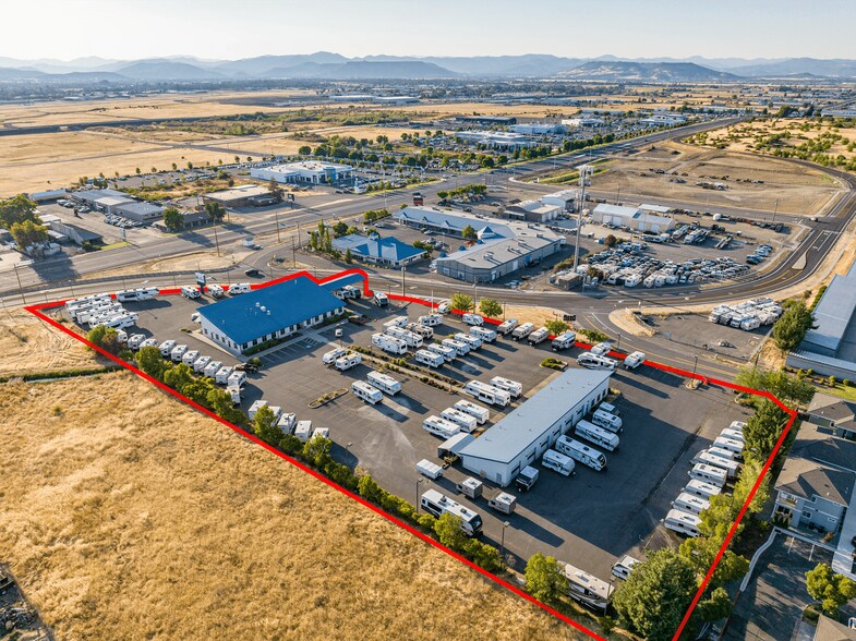 3976 Crater Lake Ave, Medford, OR à louer - Photo du bâtiment - Image 3 de 65