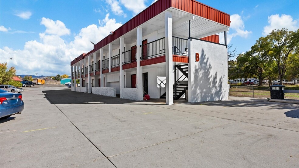 1702 E Main St, Montrose, CO à vendre - Photo du bâtiment - Image 3 de 25