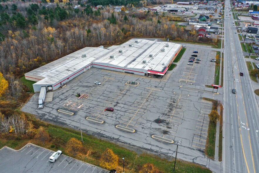 564 Wilson St, Brewer, ME à vendre - Photo du bâtiment - Image 2 de 5