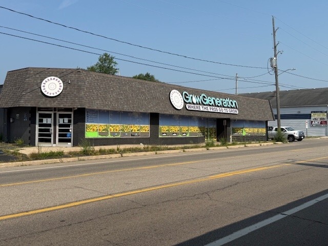484 Main St, Battle Creek, MI à vendre - Photo du bâtiment - Image 2 de 16