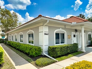 2940-2946 University Pky, Sarasota, FL à louer Photo du bâtiment- Image 2 de 16