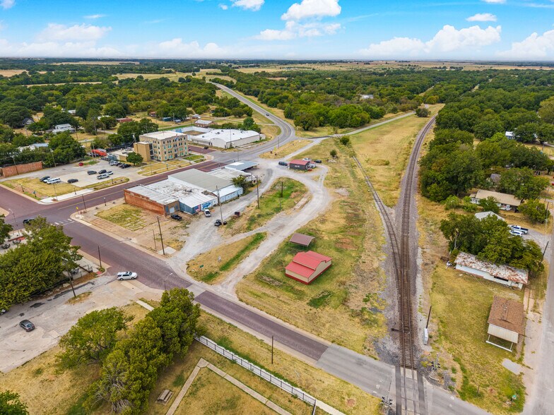 227 N Main St, Waurika, OK à vendre - Photo principale - Image 3 de 15