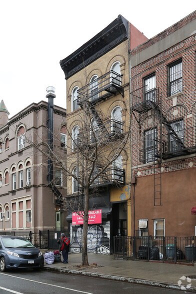 139 Tompkins Ave, Brooklyn, NY à louer - Photo du bâtiment - Image 2 de 5