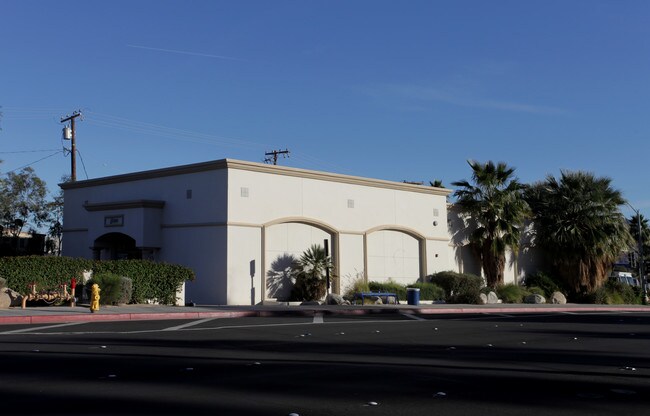 Plus de détails pour 590 S Indian Canyon Dr, Palm Springs, CA - Commerce de détail à vendre