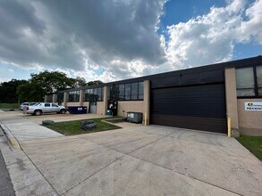 4242 W Bryn Mawr Ave, Chicago, IL for lease Interior Photo- Image 1 of 9