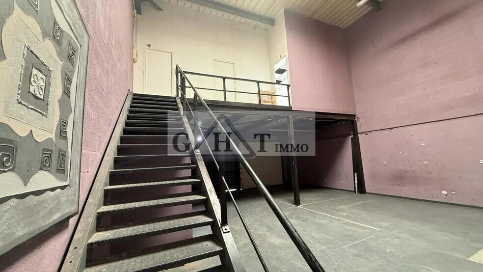 Industrial in Mareuil-lès-Meaux for sale - Building Photo - Image 2 of 6
