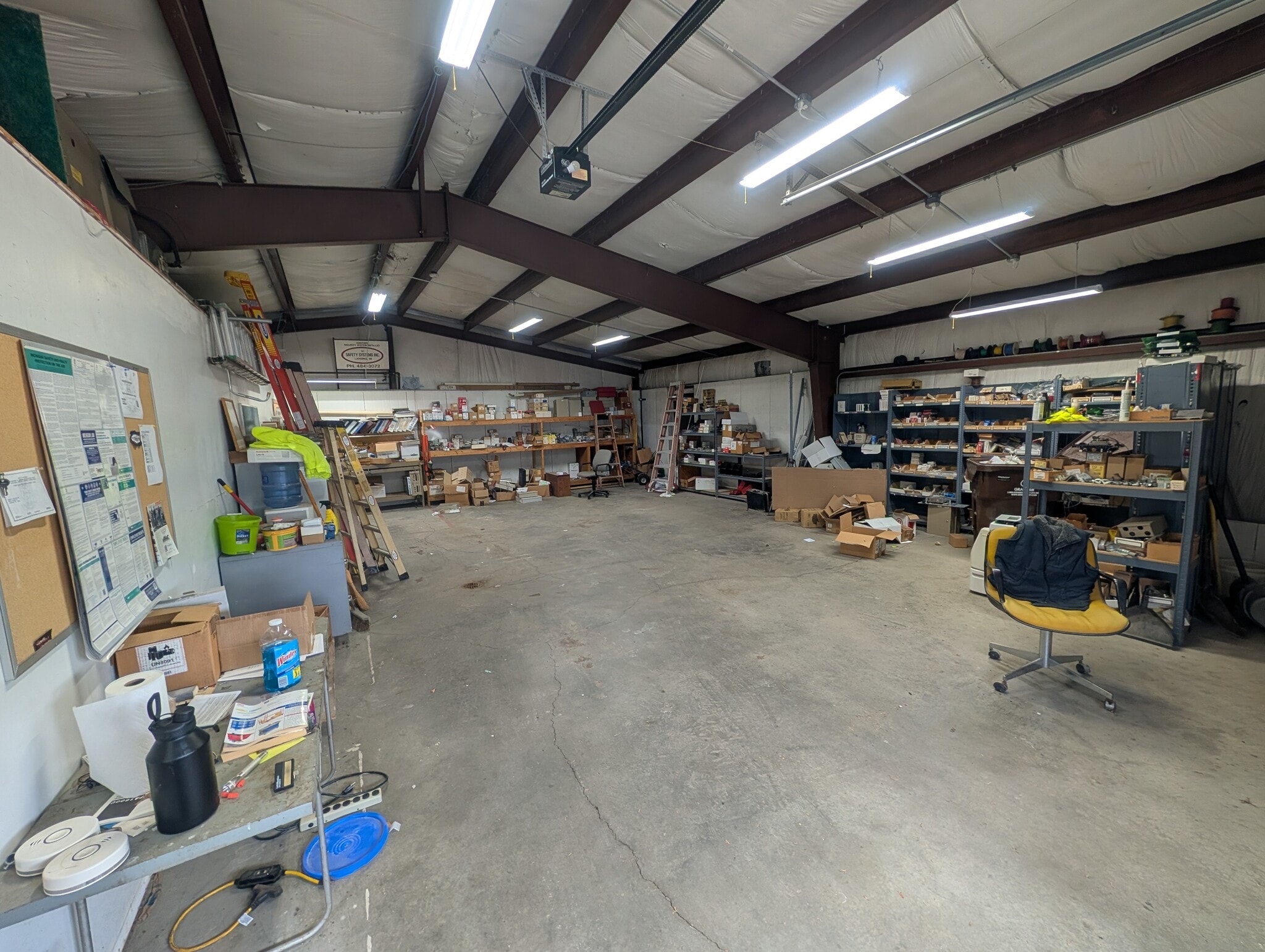 2075 Glenn St, Lansing, MI for sale Interior Photo- Image 1 of 9