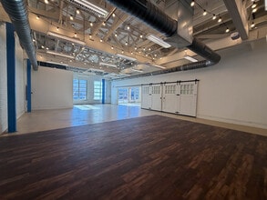 213-215 W Ennis Ave, Ennis, TX for lease Interior Photo- Image 2 of 9