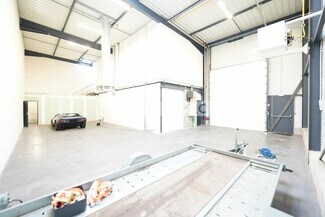 Plus de détails pour 73 Rue Mathieu Dussurgey, Saint-Fons - Local d'activités à louer
