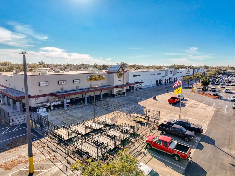 3904 W Hillsborough Ave, Tampa, FL for lease - Building Photo - Image 2 of 29