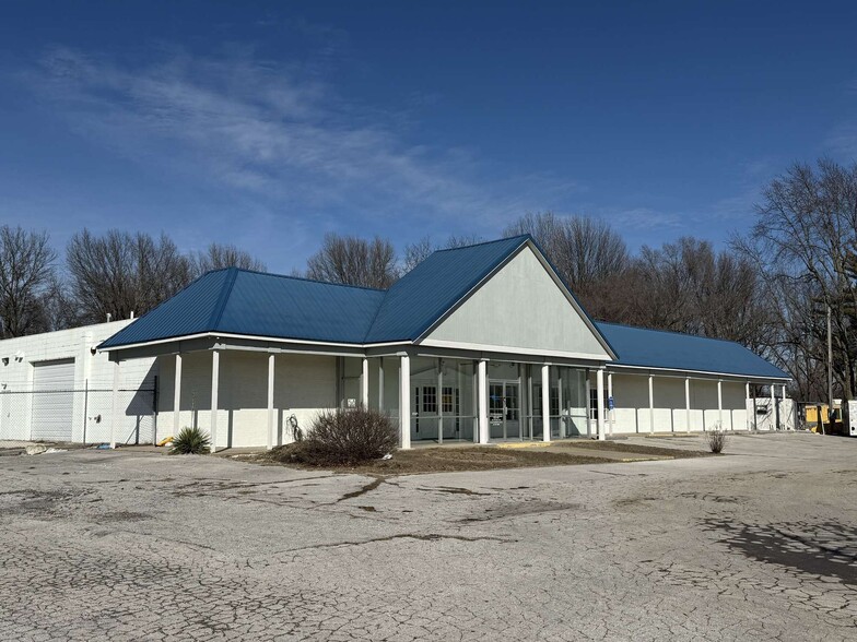 3747 W Chestnut Expy, Springfield, MO for lease - Building Photo - Image 2 of 2