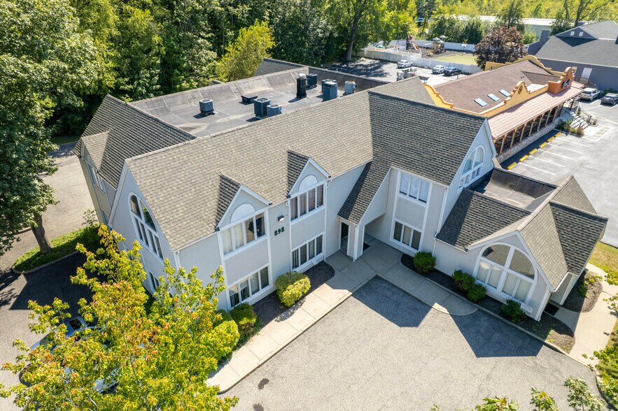 898 Ethan Allen Hwy, Ridgefield, CT à vendre - Photo du bâtiment - Image 2 de 10