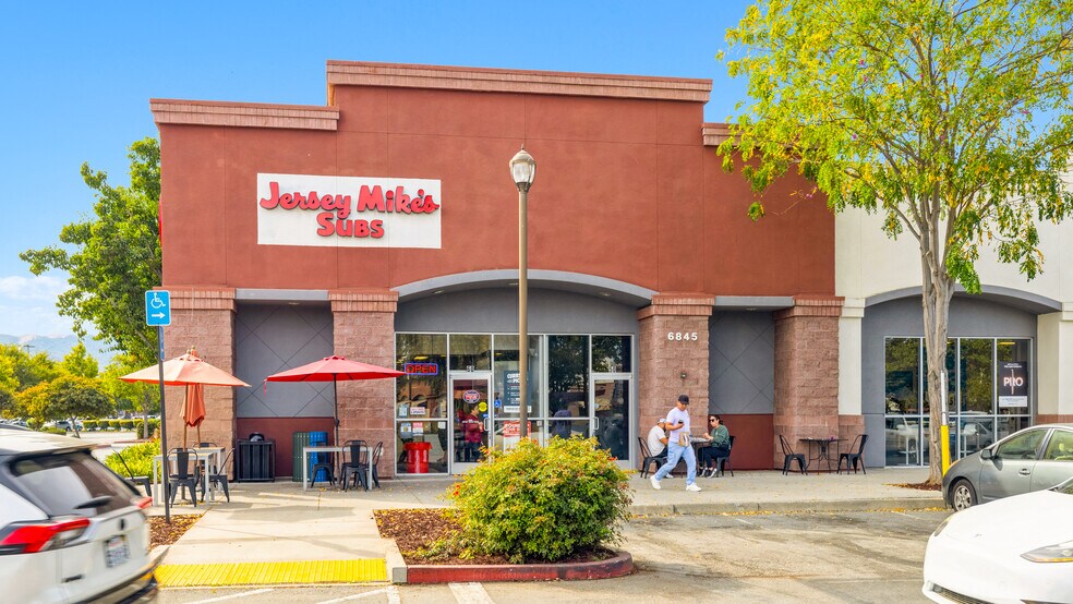 6845-6855 Camino Arroyo dr, Gilroy, CA à vendre - Photo du bâtiment - Image 3 de 6