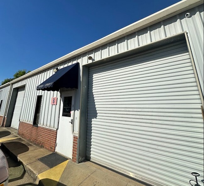 Plus de détails pour 1975 Mall Blvd, Auburn, AL - Industriel à louer