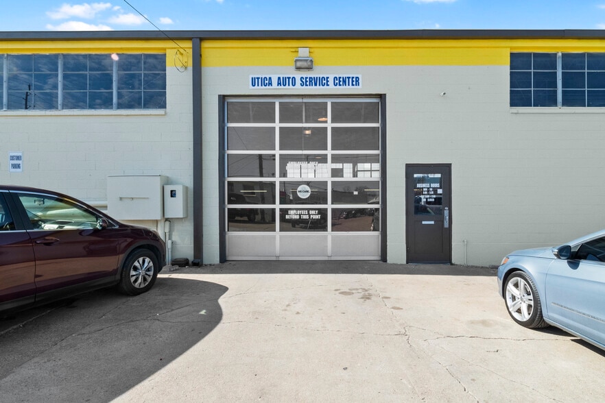 2007-2015 E 11th St, Tulsa, OK à vendre - Photo du bâtiment - Image 3 de 48