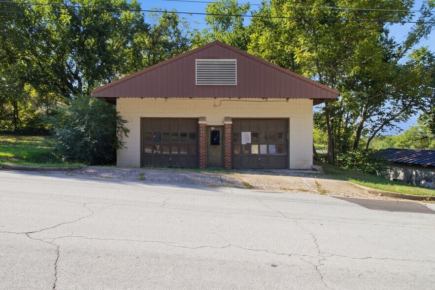 902 S Hill St, West Plains, MO à vendre - Photo du bâtiment - Image 2 de 19