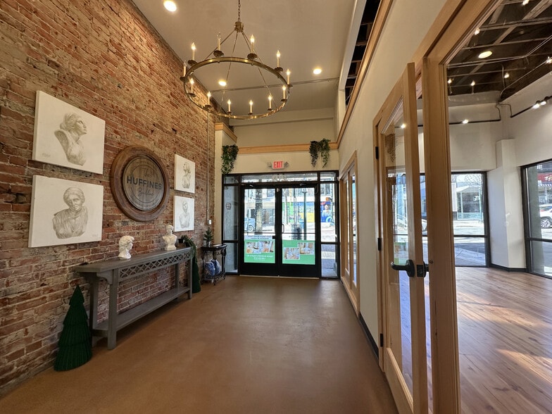 201 S Elm St, Greensboro, NC for lease - Lobby - Image 2 of 11