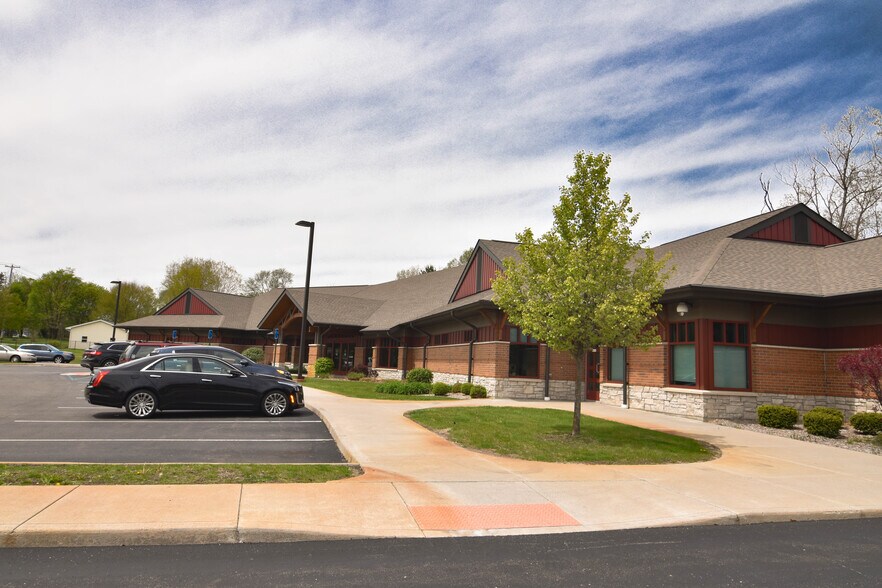 5161 B Dr S, Battle Creek, MI à vendre - Photo du bâtiment - Image 3 de 12