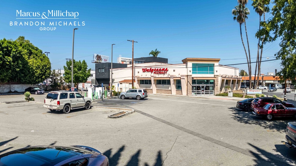18568 Ventura Blvd, Tarzana, CA for sale - Building Photo - Image 2 of 12