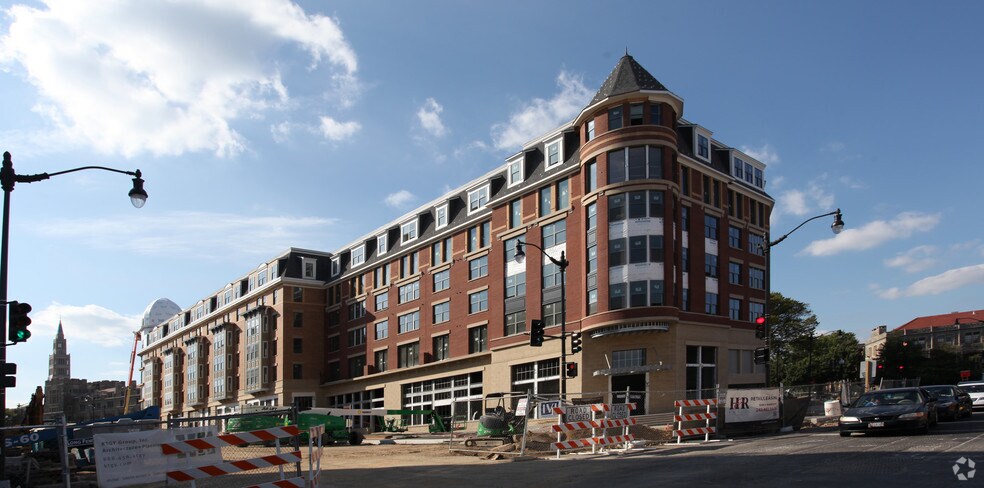 625 Monroe St NE, Washington, DC à louer - Photo du bâtiment - Image 2 de 79