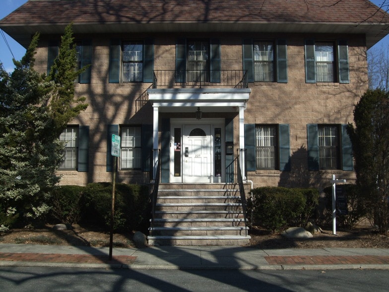 227 1st St, Ho-Ho-Kus, NJ for lease - Primary Photo - Image 1 of 2