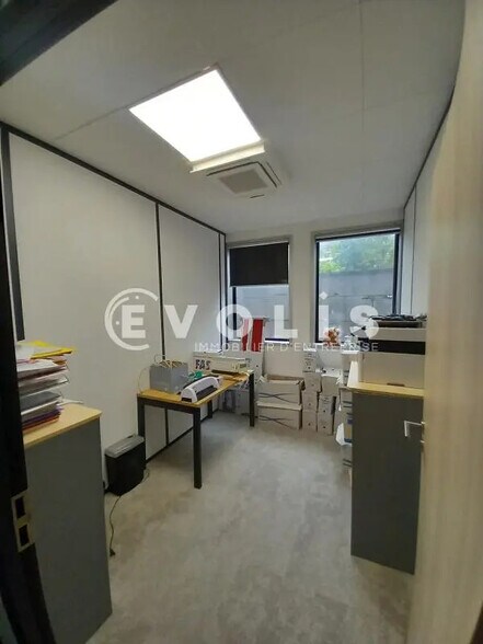 Office in Malakoff for lease - Interior Photo - Image 2 of 11