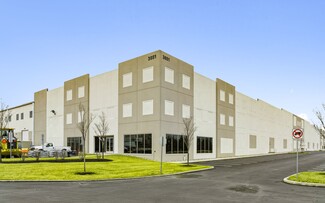 Plus de détails pour 3051 Commerce Center Blvd, Bethlehem, PA - Industriel à louer