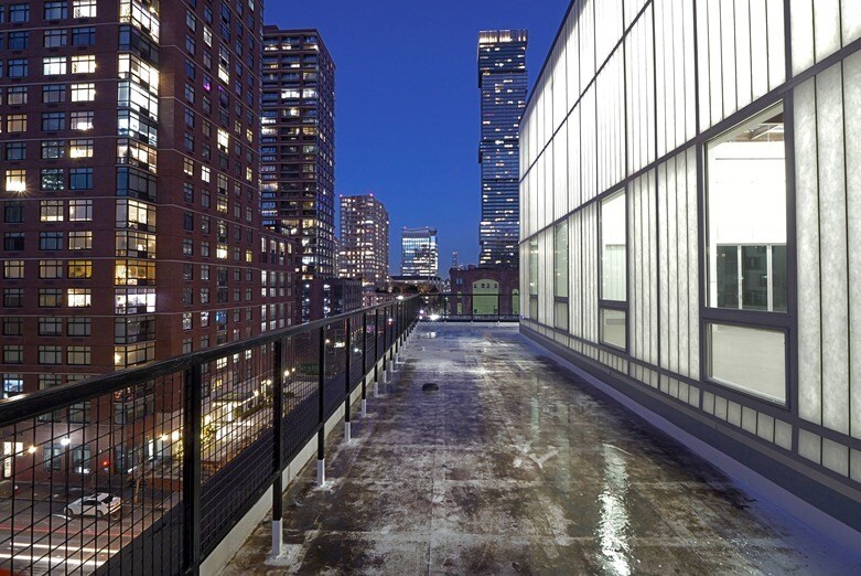 130 Bay St, Jersey City, NJ à louer - Photo du bâtiment - Image 1 de 2