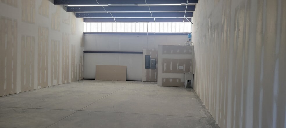 8129 Pine Ridge Rd, Mechanicsville, VA for lease - Interior Photo - Image 2 of 19