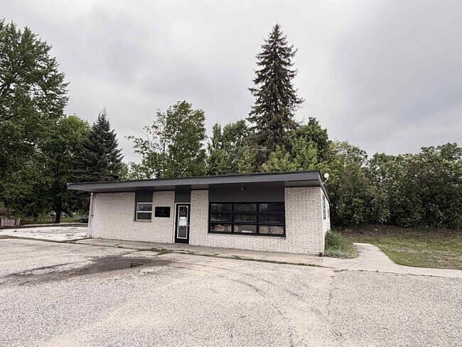 Plus de détails pour 108 S Mill St, Marion, MI - Commerce de détail à vendre