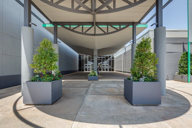 Plus de détails pour 2401 NW 23rd St, Oklahoma City, OK - Plusieurs types d'espaces à louer