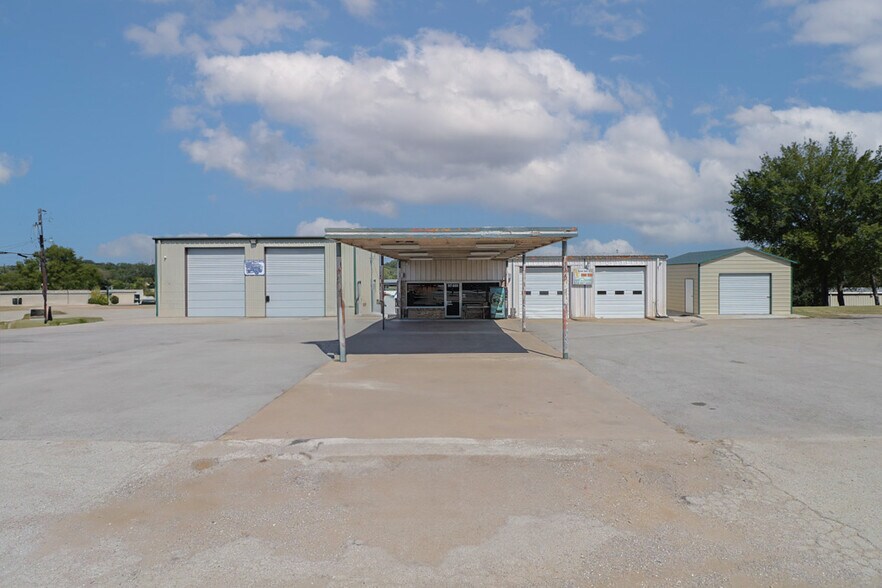 415 TX-36, Caldwell, TX à vendre - Photo du bâtiment - Image 3 de 46