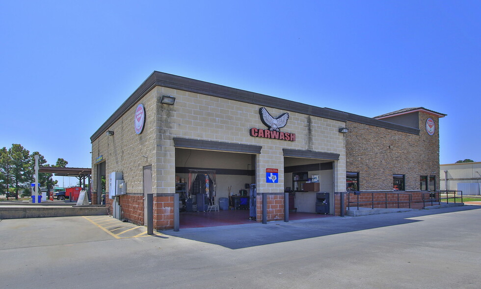 2858 Treaschwig Rd, Houston, TX for sale - Building Photo - Image 3 of 47