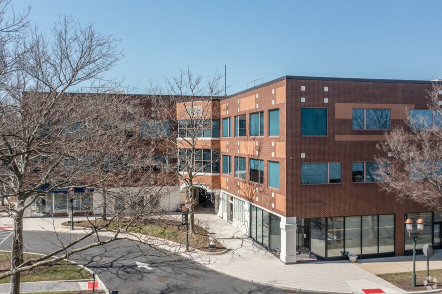 116 Village Blvd, Princeton, NJ à louer - Photo du bâtiment - Image 2 de 4