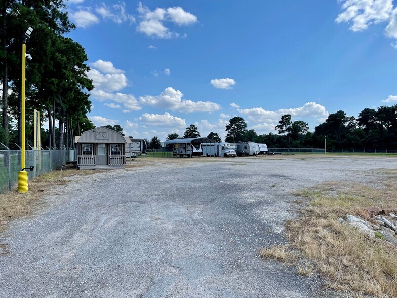 20519 Rhodes Dr, Spring, TX à louer - Photo du bâtiment - Image 3 de 6
