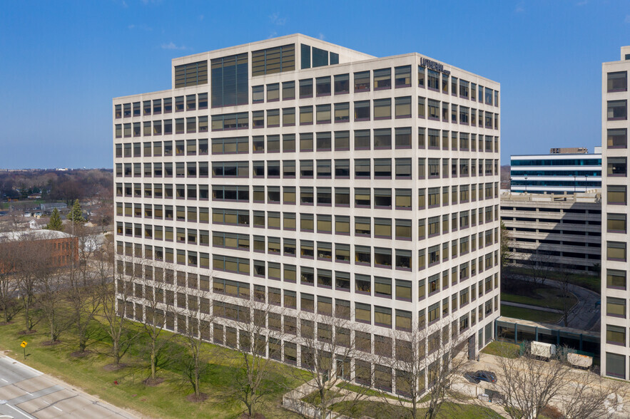 8765 W Higgins Rd, Chicago, IL for lease - Primary Photo - Image 1 of 4