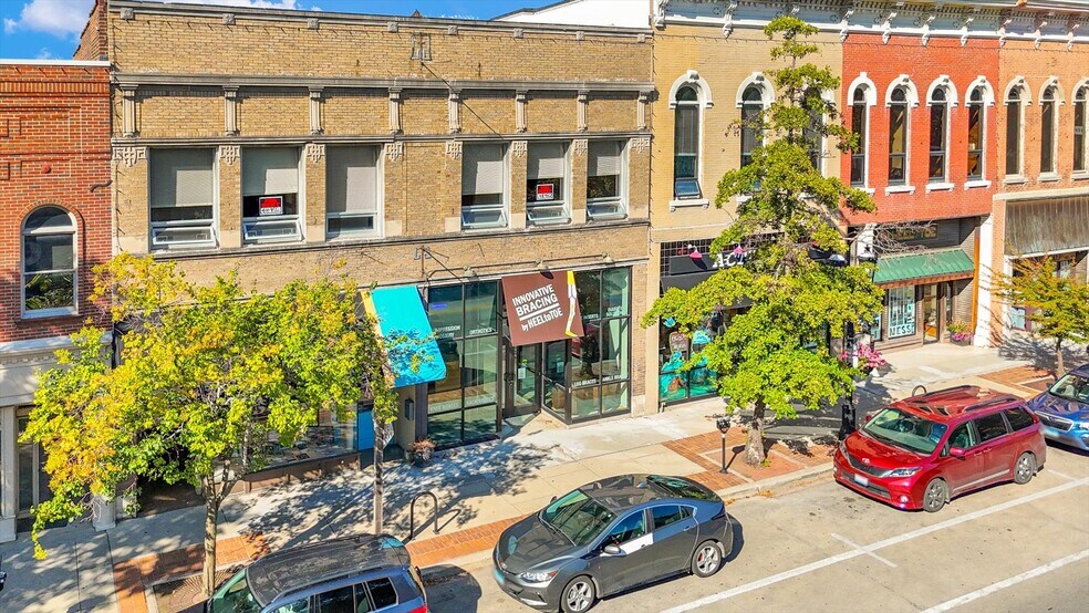 110 W Main St, Urbana, IL à vendre - Photo du bâtiment - Image 3 de 60