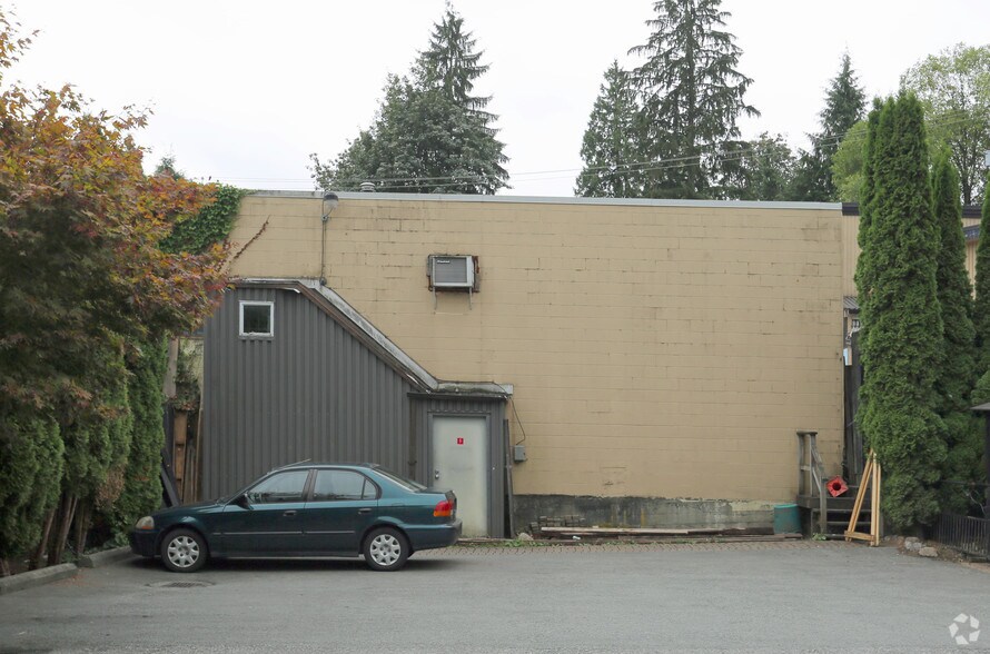 4266 Deep Cove Rd, North Vancouver District, BC à vendre - Photo du bâtiment - Image 2 de 4