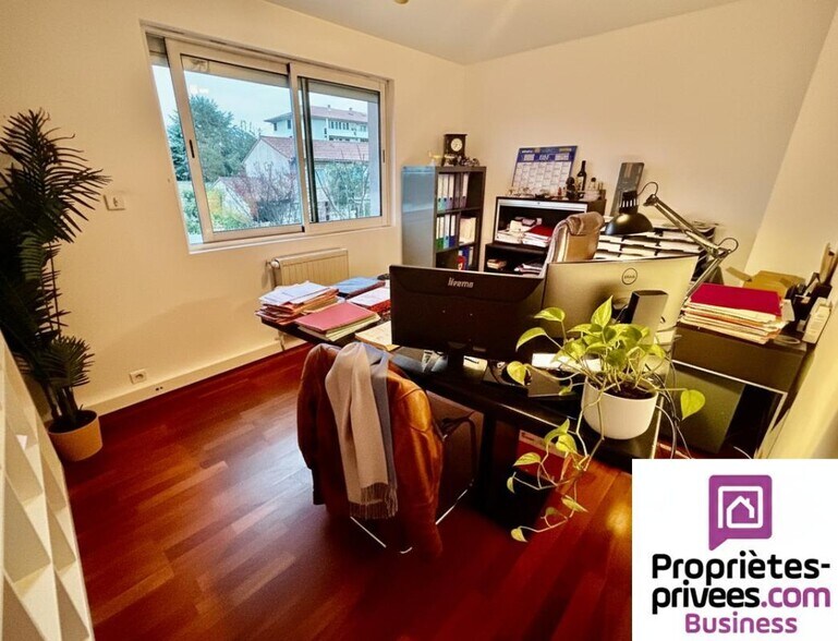 Office in Toulouse for lease - Interior Photo - Image 2 of 4