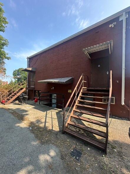 220 Church St, Poughkeepsie, NY for lease - Building Photo - Image 2 of 12