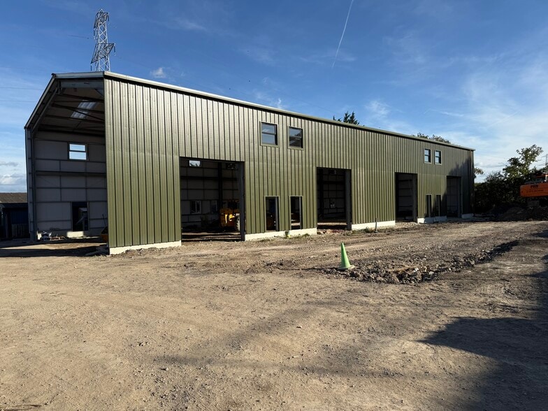Unit 9, Firsland Park Estate, Albourne Road, Hurstpierpoint for lease - Building Photo - Image 1 of 5