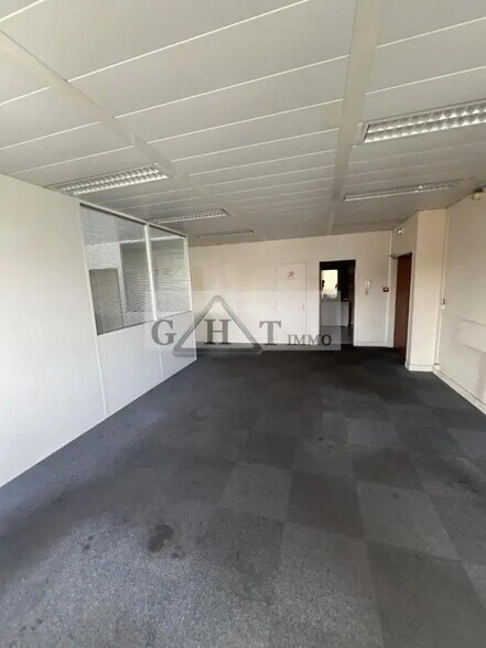 Industrial in Saint-Ouen-sur-Seine for lease - Interior Photo - Image 3 of 7