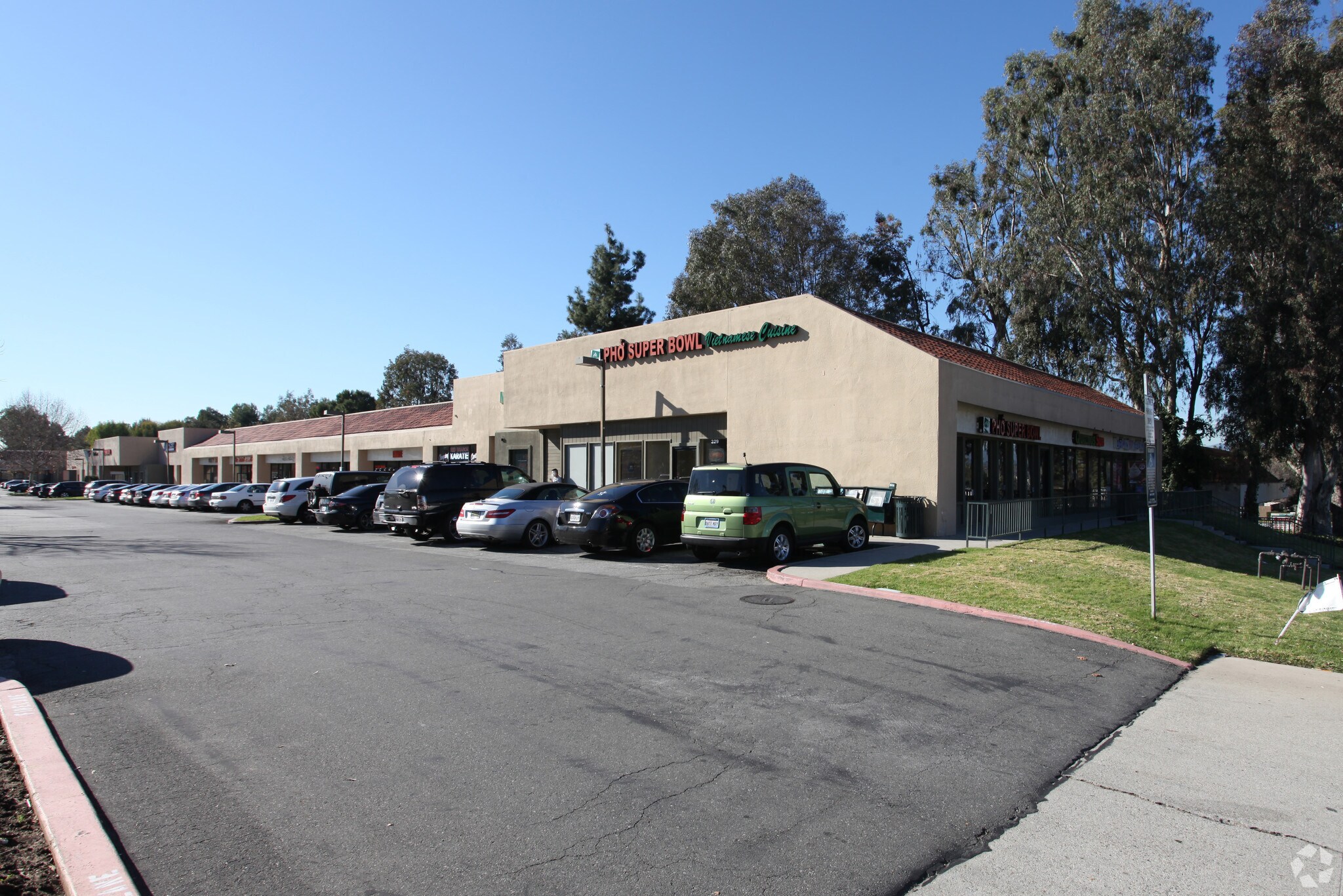 23351-23487 Golden Springs Dr, Diamond Bar, CA à louer Photo du bâtiment- Image 1 de 12