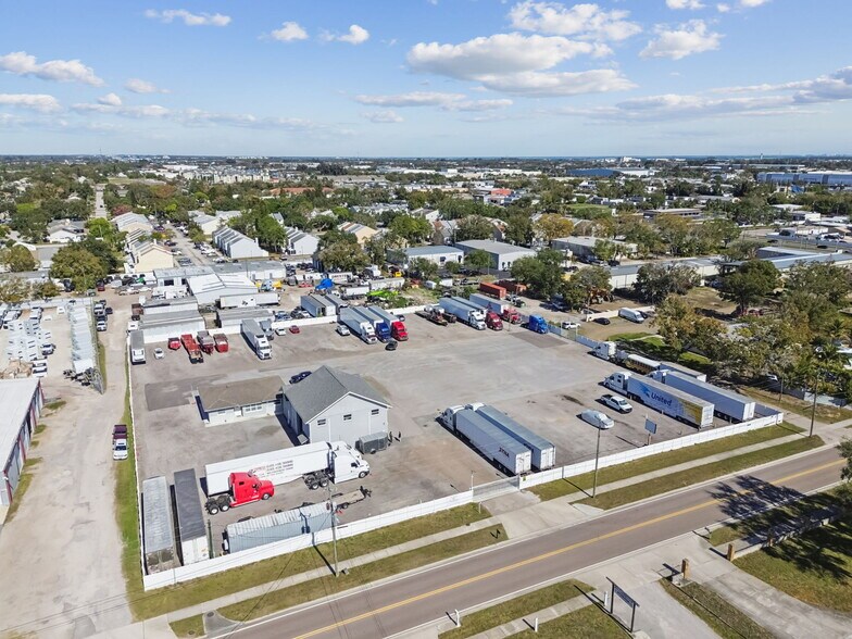 6751 118th Ave, Largo, FL à louer - Photo du bâtiment - Image 3 de 19