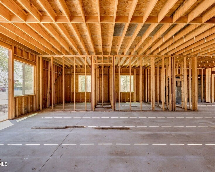 2210 W Morten Ave, Phoenix, AZ à vendre - Photo du bâtiment - Image 3 de 13